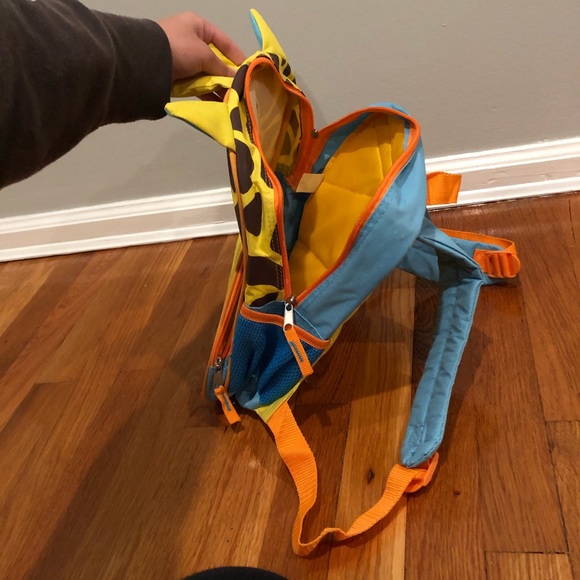 Kids’ Giraffe Backpack - Picture 2 of 3